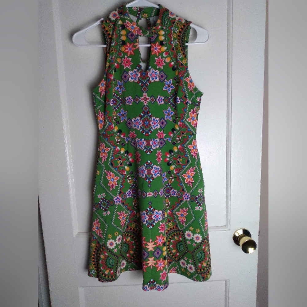 Beautiful dress with pockets! Size small - Picture 1 of 6